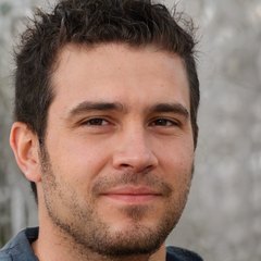 Mert Kaya — Kıdemli Rehber Editörü portre fotoğrafı